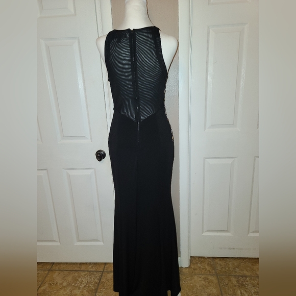 Formal Dress. - Picture 4 of 5